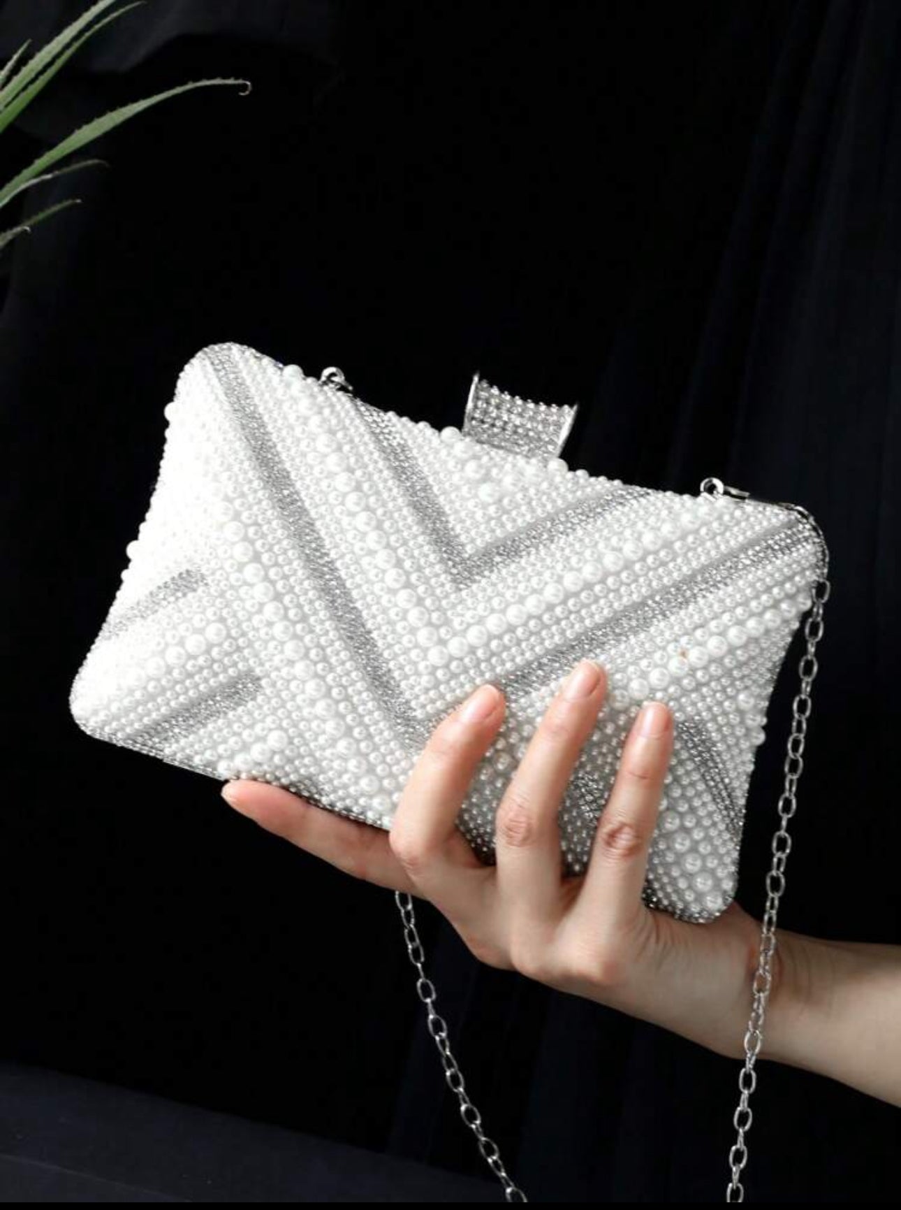 Sac de soirée argenté avec perles blanches